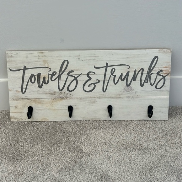 Wooden towels and trunks sign - Picture 1 of 4